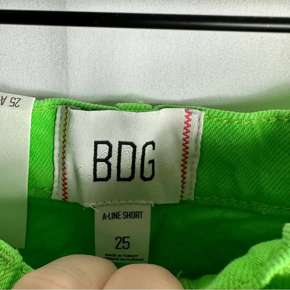UO BDG Chewed A-Line Denim Shorts Bright Green NWT in Size 25